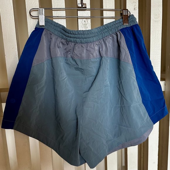 Lululemon Evergreen HR Short 4.5'' - Picture 2 of 4